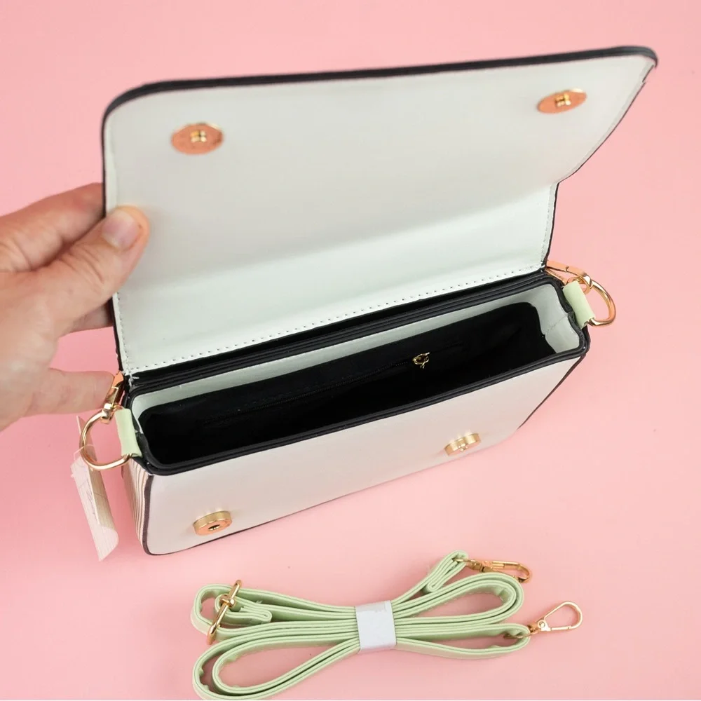 Book Purse - Emma ⭐️NWT⭐️ includes Custom Box - Picture 4 of 9